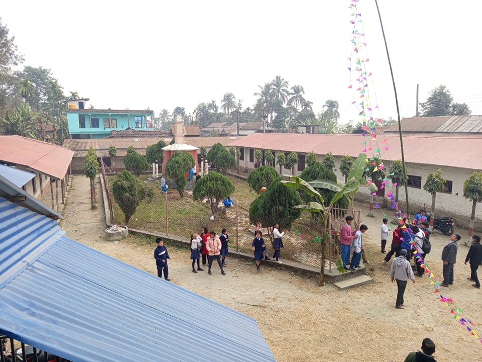 विद्यालय भवन परिसर